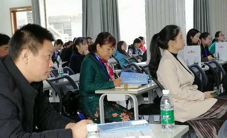 數(shù)智營(yíng)銷(xiāo)深入華容縣，賦能企業(yè)彎道超車(chē)